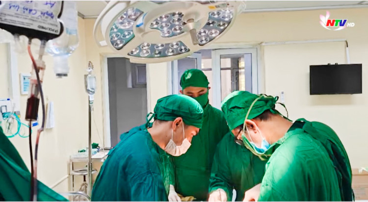Ca phẫu thuật cấp cứu cho bệnh nhân - Ảnh BVCC