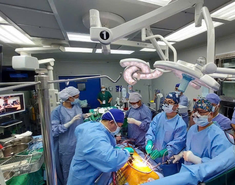 Phẫu thuật tim mạch cho bệnh nhân - Ảnh BSCC