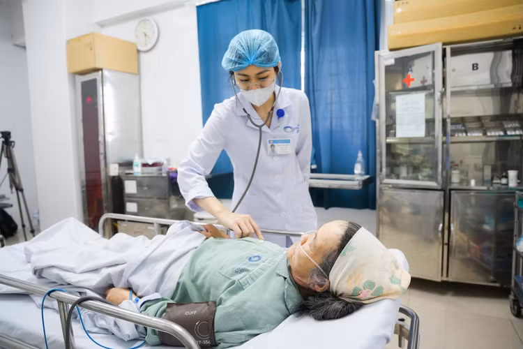 Cụ bà tỉnh, sức khỏe ổn định ngay sau can thiệp - Ảnh BVCC