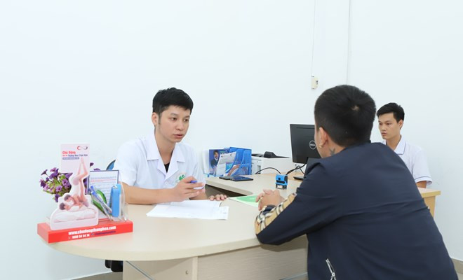 Tư vấn cho bệnh nhân tại bệnh viện phụ sản Hà Nội - ảnh BVCC