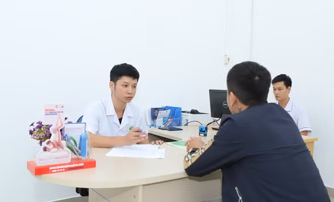 Tư vấn cho bệnh nhân tại bệnh viện phụ sản Hà Nội - ảnh BVCC