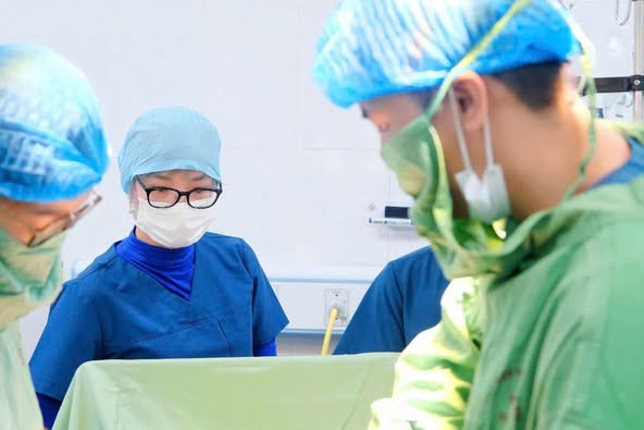 Ca phẫu thuật cứu sản phụ dị ứng với tôm cua sốc phản vệ nặng nguy kịch - Ảnh BVCC