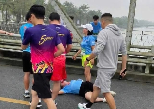 Đang chạy marathon người phụ nữ đột ngột ngừng tim - Ảnh Báo Tuổi trẻ và Pháp luật