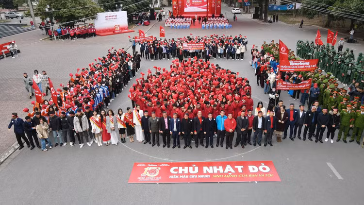 Ngày hội chính thức hiến máu Chủ nhật đỏ lần thứ XV tại ĐH Bách khoa.