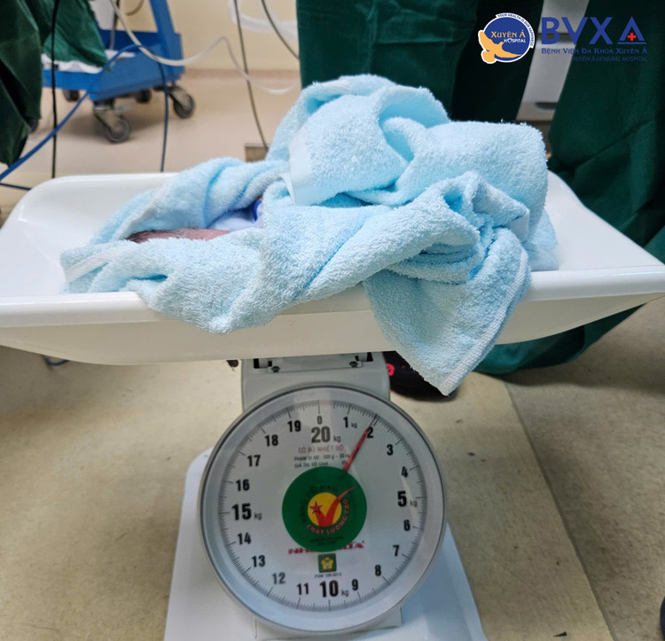 Hy hữu, cặp song sinh mắc hội chứng truyền máu song thai, ra đời khỏe mạnh ảnh 3