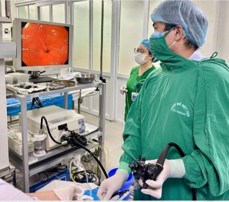 Ca nội soi lấy dị vật bàn chải đánh răng cho bệnh nhân - Ảnh BVCC