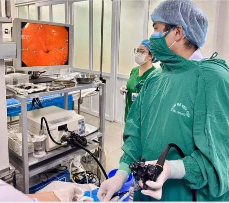 Ca nội soi lấy dị vật bàn chải đánh răng cho bệnh nhân - Ảnh BVCC