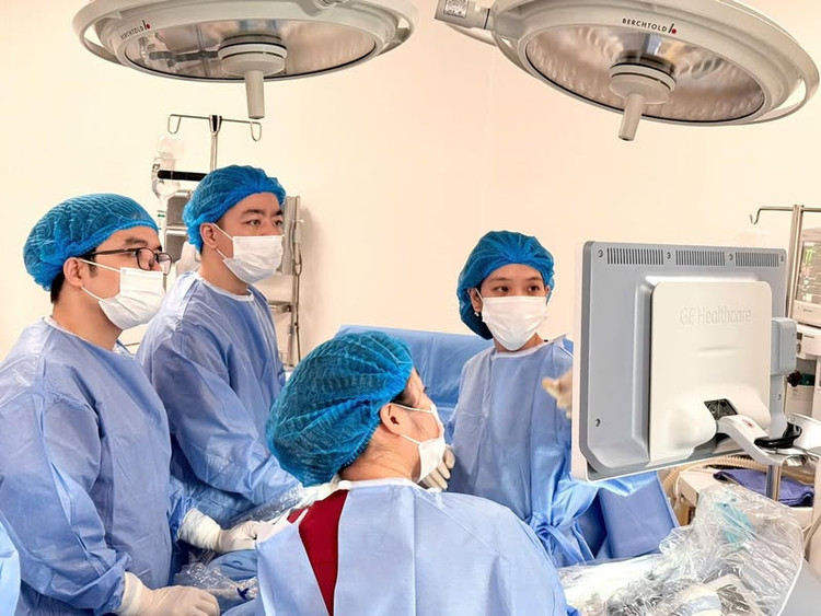 Ca phẫu thuật đặt dẫn lưu bàng quang cho thai nhi - Ảnh BVCC