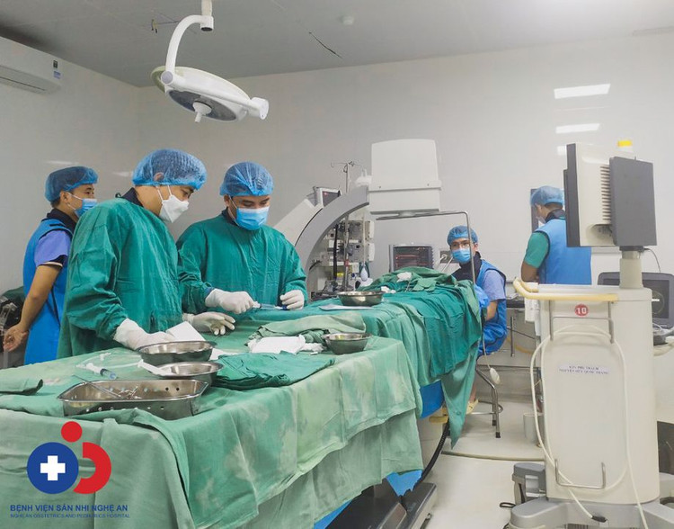 Ca can thiệp bít dù cho bệnh nhi