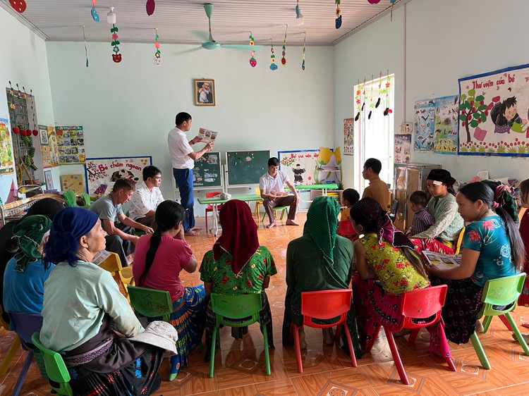 Tuyên truyền cho các em học sinh và bà con về cách phòng tránh ngộ độc nấm