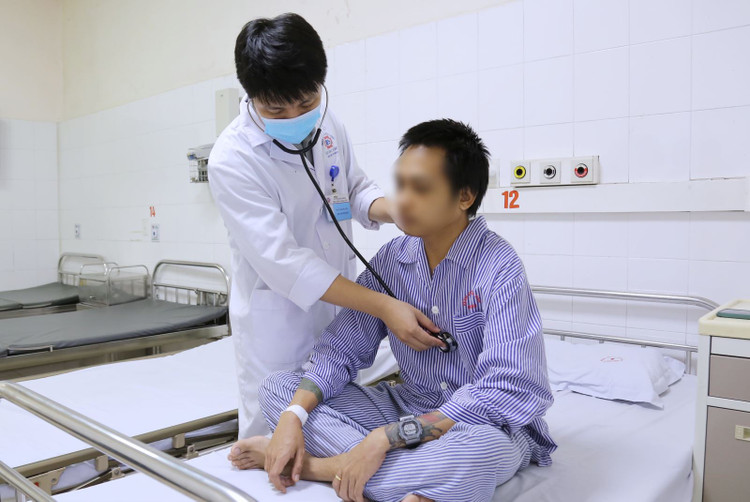 Bệnh nhân trẻ người Myanmar bị nhồi máu cơ tim hồi phục tốt sau can thiệp.