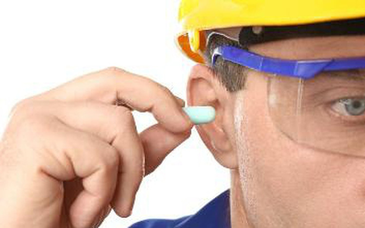 Cẩn thận điếc tai do dùng thuốc.