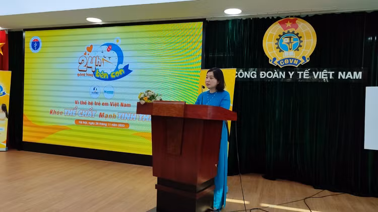 ThS.BS Phạm Thanh Thủy, Phó chủ tịch công đoàn ngành y tế phát biểu tại sự kiện ThS.BS Phạm Thanh Thủy, Phó chủ tịch công đoàn ngành y tế phát biểu tại sự kiện