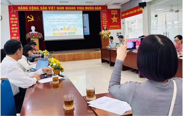 TS Trần Khánh Vân, Trưởng khoa Vi chất dinh dưỡng, Viện Dinh dưỡng phát biểu tại buổi trò chuyện