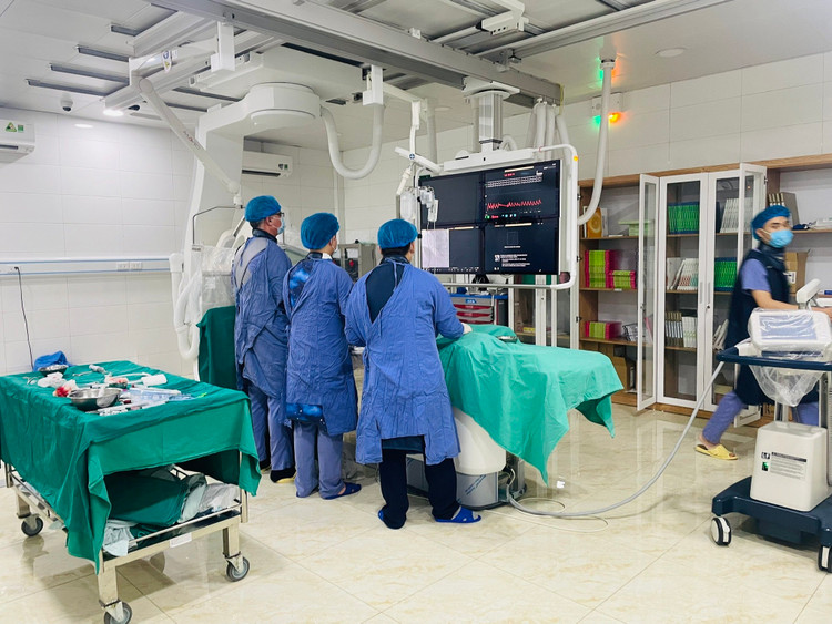Hút huyết khối và đặt stent cứu sống bệnh nhân nhồi máu cơ tim cấp - Ảnh: BVCC