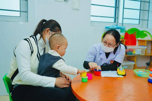 Dạy trẻ mắc các rối loạn phổ tự kỷ - Ảnh minh họa