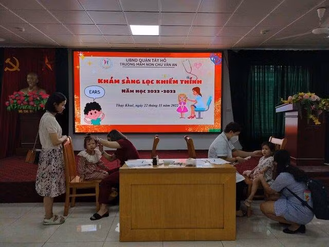 Khám khiếm thính cho trẻ mầm non nâng cao chất lượng dân số Thủ đô.