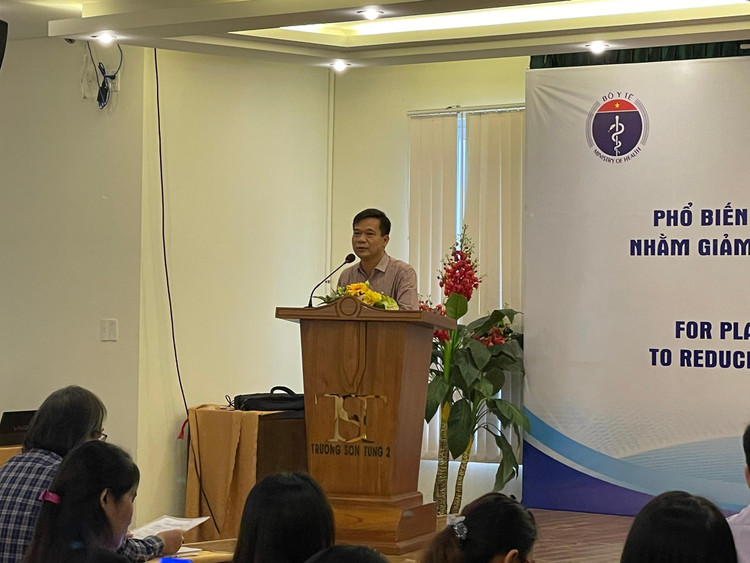 TS Trần Đăng Khoa, Phó Vụ trưởng Vụ Sức khỏe Bà mẹ - Trẻ em phát biểu tại Hội thảo