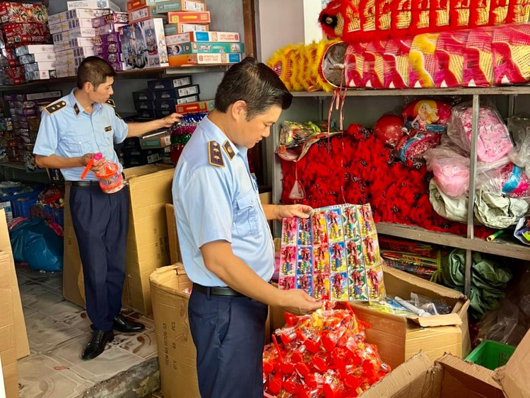 Đồ chơi nhập lậu bị bắt giữ.