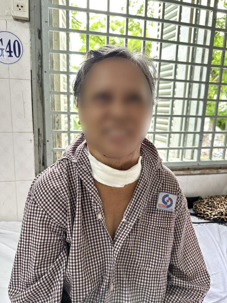 Bệnh nhân có khối u tuyến giáp khổng lồ được phẫu thuật