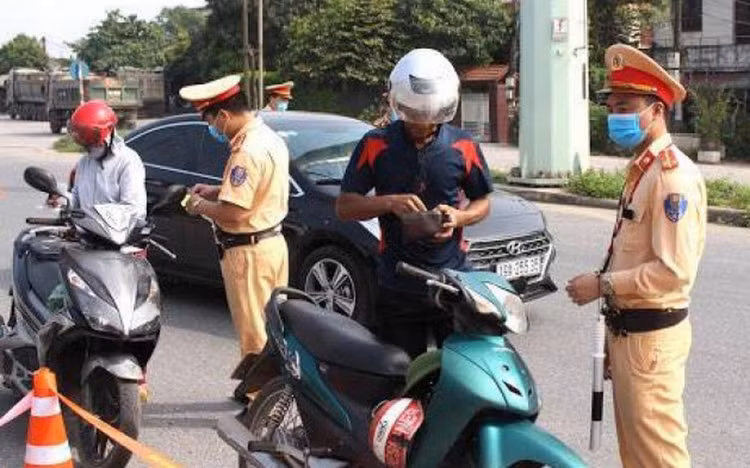 Nâng mức phạt xe máy vượt đèn đỏ... lên 4-6 triệu đồng từ 1/1/2025 - Ảnh minh họa Nâng mức phạt xe máy vượt đèn đỏ... lên 4-6 triệu đồng từ 1/1/2025 - Ảnh minh họa