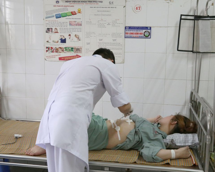 Thỉnh thoảng đau bụng nữ sinh 17 tuổi bất ngờ bị u nang ống mật chủ