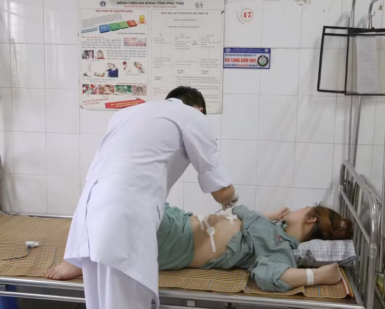 Thỉnh thoảng đau bụng nữ sinh 17 tuổi bất ngờ bị u nang ống mật chủ Thỉnh thoảng đau bụng nữ sinh 17 tuổi bất ngờ bị u nang ống mật chủ