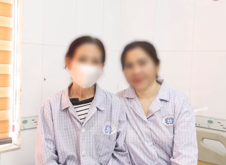 Hình ảnh 2 mẹ con người bệnh từ Đắk Lắk ra Bệnh viện Đa khoa tỉnh Phú Thọ điều trị đau bằng phương pháp đốt sóng cao tần xung - Ảnh BVCC