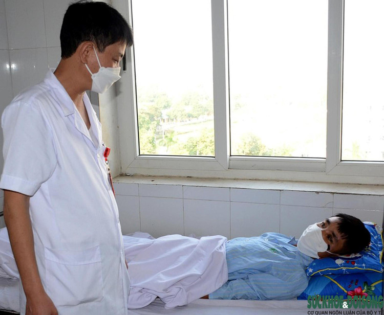 11 ngày sau phẫu thuật, bệnh nhân đã tỉnh táo hoàn toàn, tự đi lại và ăn uống được.... - Ảnh: Suckhoedoisong