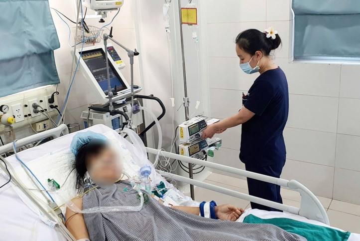 Các nạn nhân nữ nặng đang được điều trị tại Trung tâm Hồi sức tích cực - Ảnh BVCC