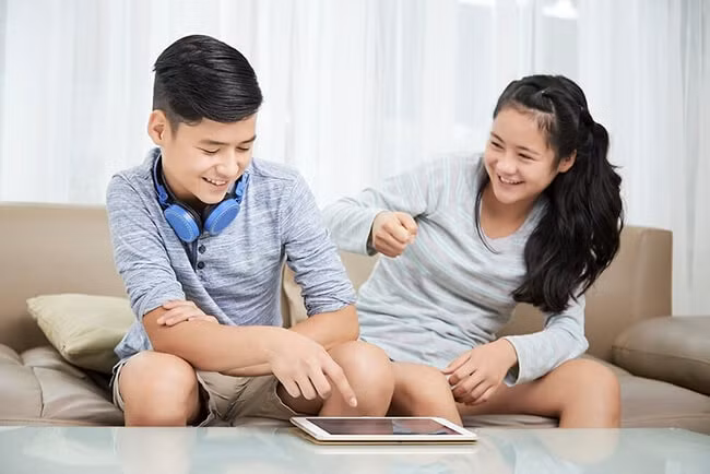 Giáo dục giới tính từ sớm sẽ giúp trẻ tránh được những vấn đề như quấy rối tình dục, có con ngoài ý muốn - ảnh minh hoạ – nguồn: Internet