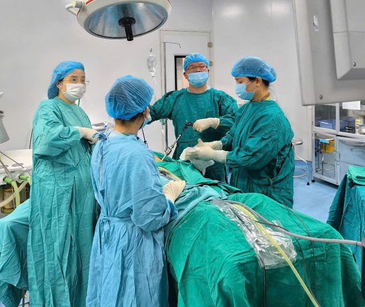 Ca phẫu thuật nội soi bóc u bì cho bệnh nhân - Ảnh BVCC