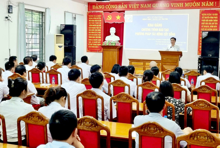 BS Trần Anh Tuấn, Giám đốc Bệnh viện Y dược cổ truyền phát biểu