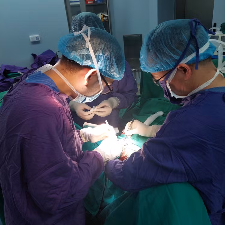 Ca phẫu thuật cho bệnh nhân - Ảnh BVCC