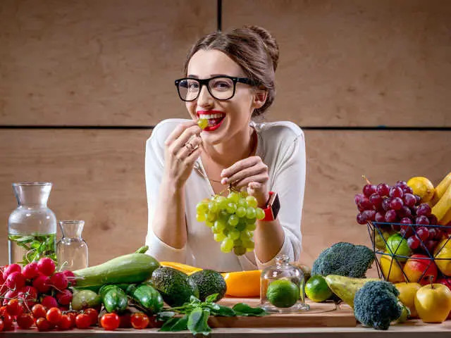 Bác sĩ mách loại quả giúp nữ giới có làn da đẹp, ngoại hình trẻ lâu - Ảnh minh hoạ