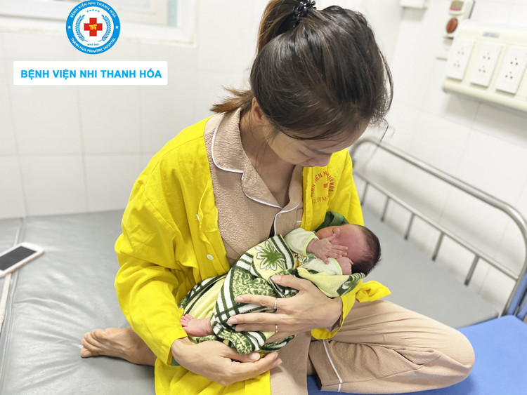 19 ngày tuổi phải cắt 40 cm ruột non vì xoắn ảnh 1