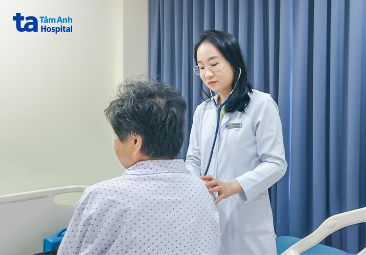 Người đàn ông Nhật Bản phải cấp cứu vì vui tất niên uống 6 ly bia