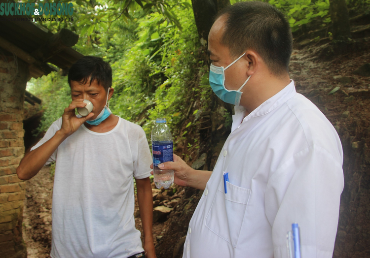 Uống thuốc dự phòng bệnh bạch Hầu cho đối tượng nguy cơ