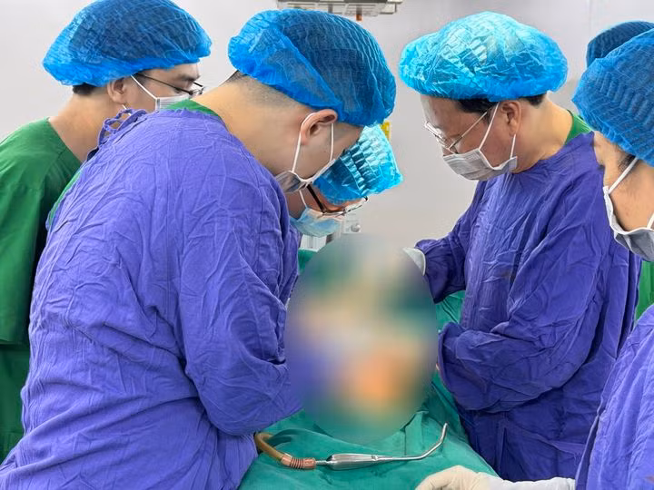 Ca phẫu thuật cho bệnh nhân - Ảnh BVCC Ca phẫu thuật cho bệnh nhân - Ảnh BVCC