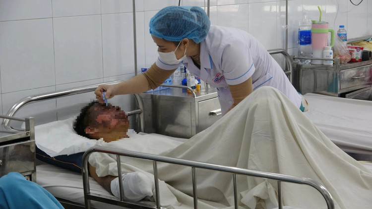 Bệnh nhân bị tai nạn pháo nổ tại bệnh viện Đà Nẵng
