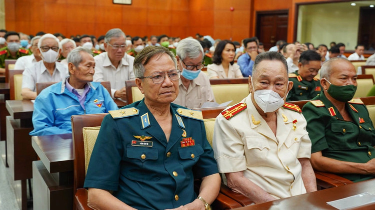 Tổng số người có công với cách mạng được tặng quà của Chủ tịch nước trong dịp Tết Nguyên đán Giáp Thìn 2024 là gần 1,47 triệu người.