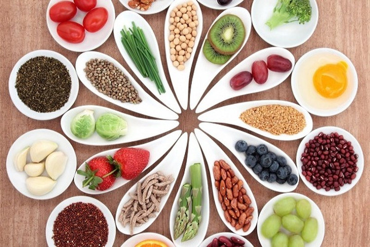 Cần ăn đa dạng thực phẩm và chia đều ra thành các bữa trong ngày.