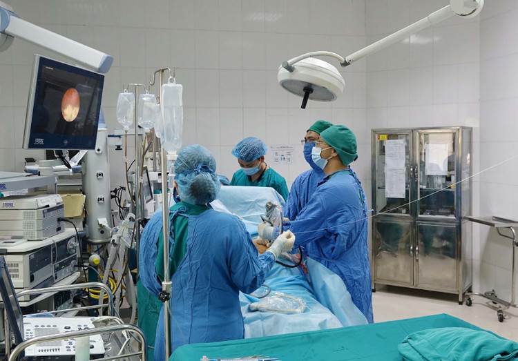 Tán sỏi đường mật qua da tại Bệnh viện Bãi Cháy