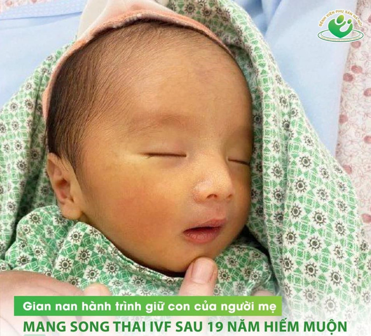 Em bé ra đời khỏe mạnh