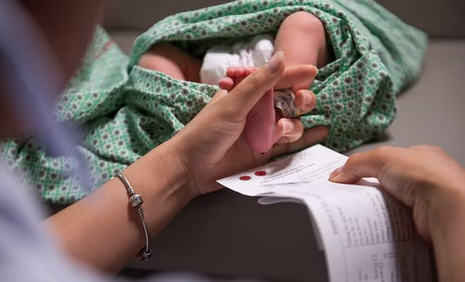 Chỉ 3- 5 giọt máu gót chân phát hiện hàng chục bệnh lý di truyền