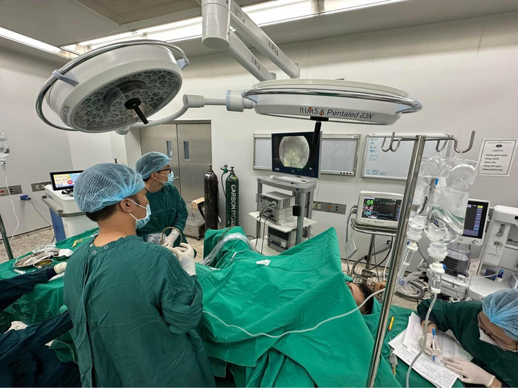 Ca phẫu thuật đặt ống thông JJ cho bệnh nhân - Ảnh BVCC