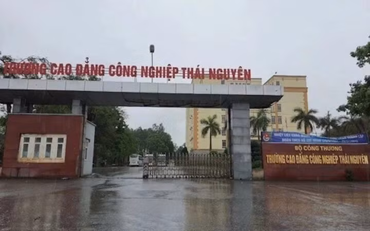 Một số trường hợp học sinh trường CĐ Công nghiệp Thái Nguyên nhập viện điều trị.