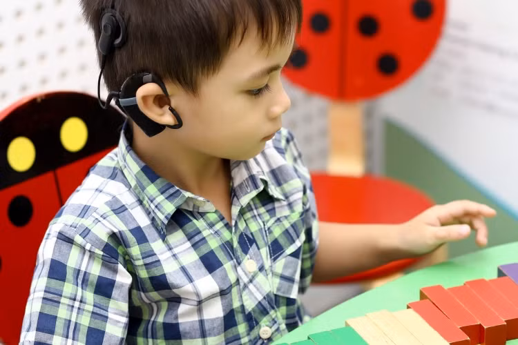 Cần phát hiện sớm trẻ bị khiếm thính