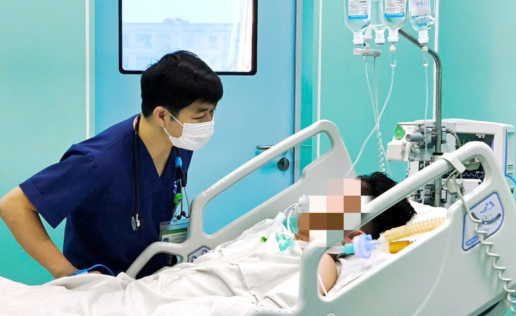Bệnh nhân nguy kịch do viêm não mô cầu - ảnh BVCC