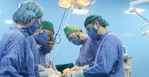 Phẫu thuật Stomach-partitioning gastrojejunostomy nối dạ dày với với ruột non theo kiểu chữ Y tại Bệnh viện Bãi Cháy - Ảnh BVCC